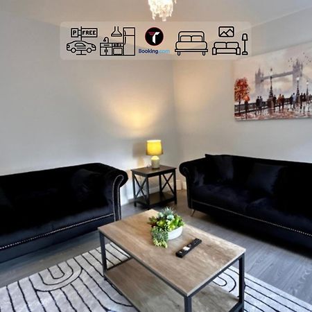Spacious 4 Bedroom By Tara Stays Short Lets & Serviced Accommodation Aldershot With Free Wifi & Garden Экстерьер фото