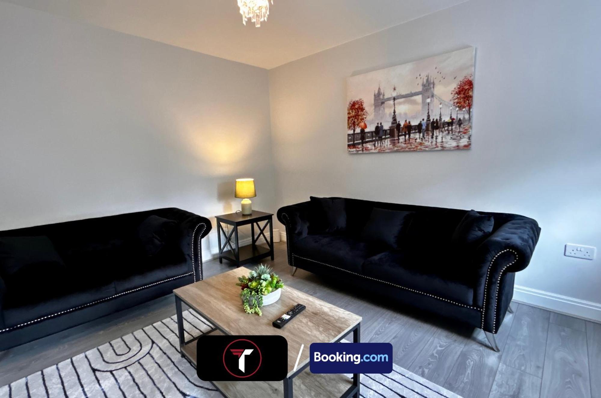 Spacious 4 Bedroom By Tara Stays Short Lets & Serviced Accommodation Aldershot With Free Wifi & Garden Экстерьер фото