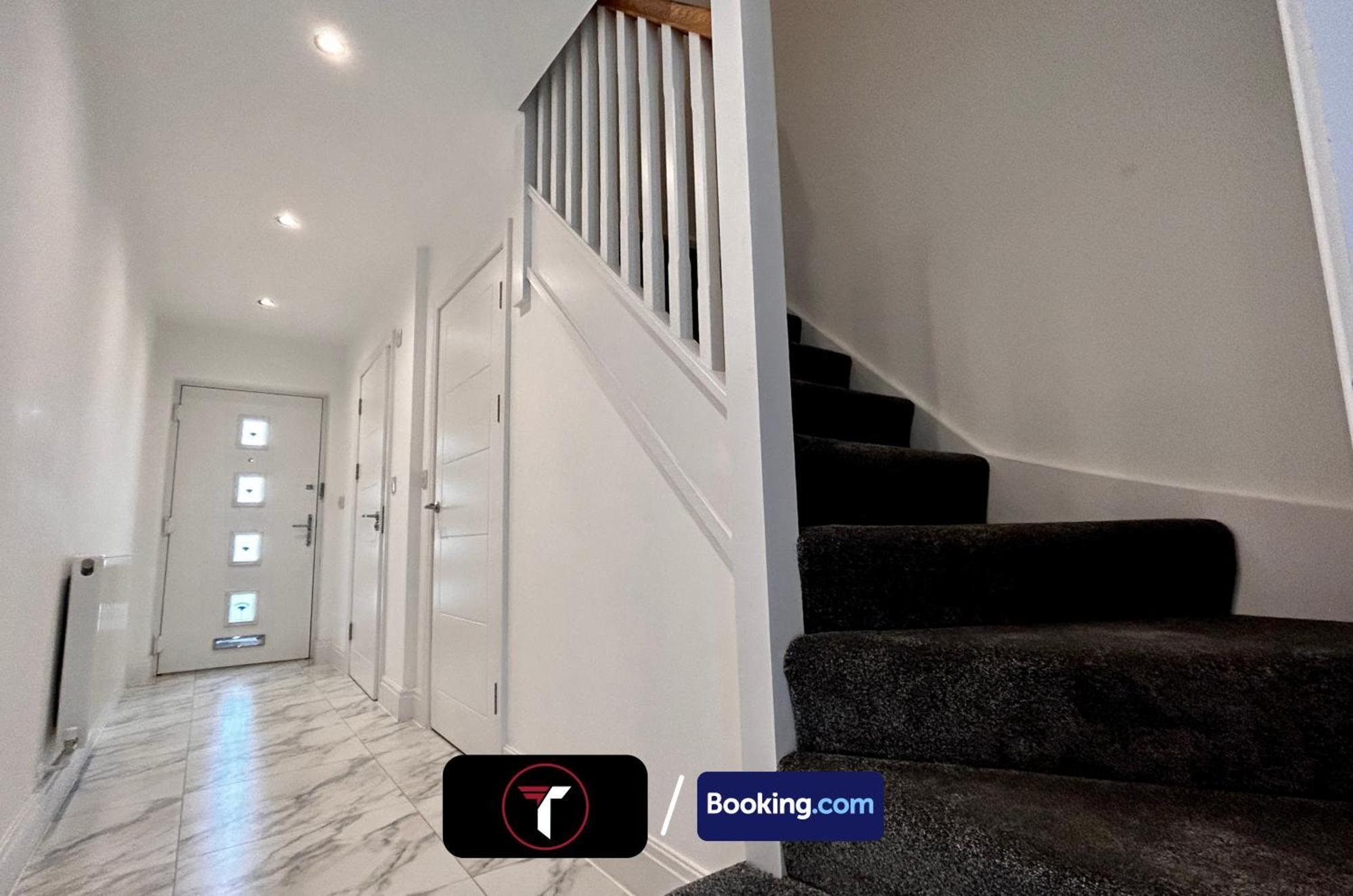 Spacious 4 Bedroom By Tara Stays Short Lets & Serviced Accommodation Aldershot With Free Wifi & Garden Экстерьер фото