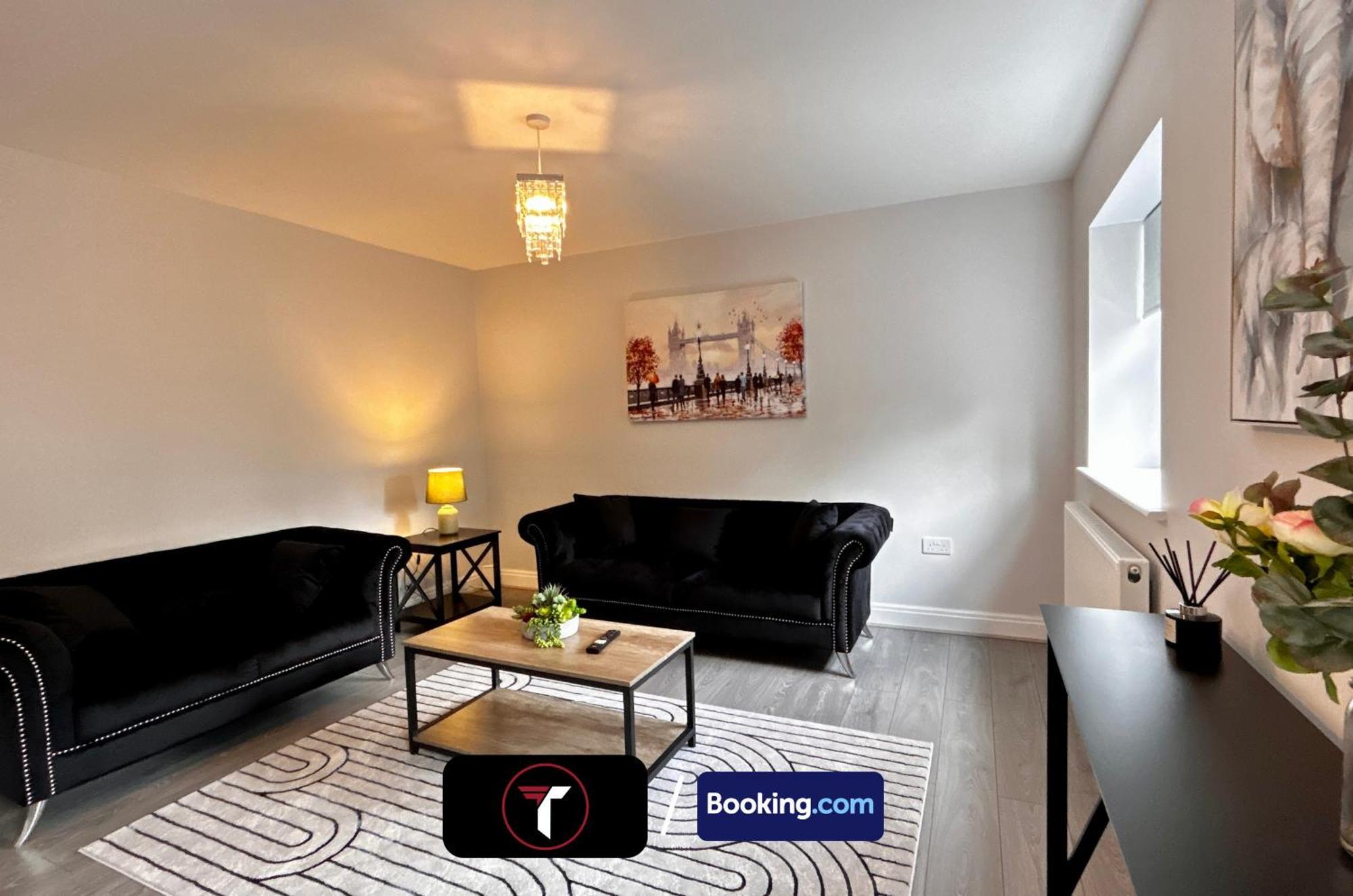 Spacious 4 Bedroom By Tara Stays Short Lets & Serviced Accommodation Aldershot With Free Wifi & Garden Экстерьер фото