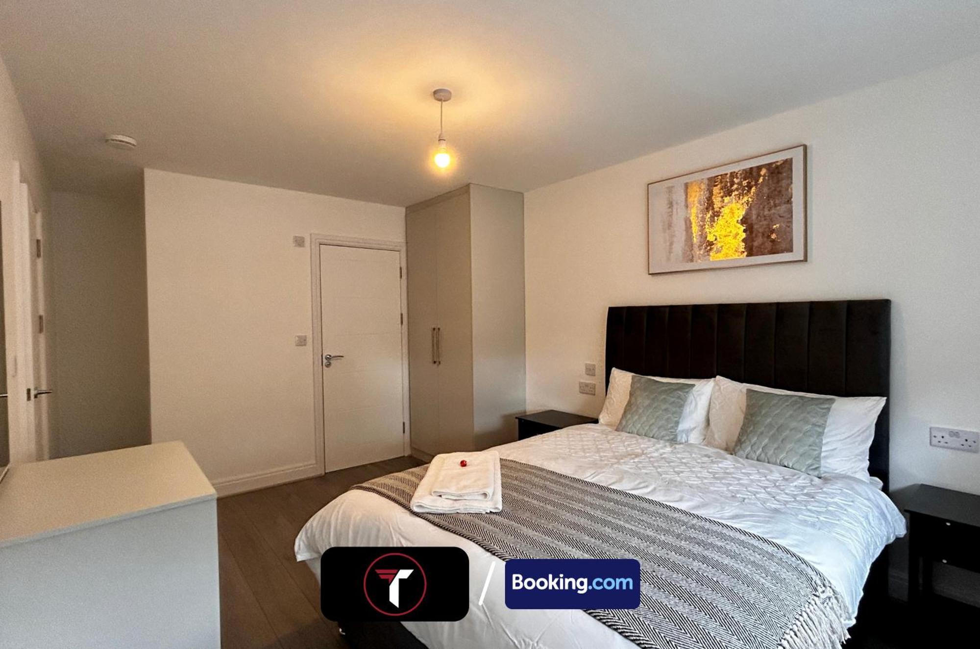 Spacious 4 Bedroom By Tara Stays Short Lets & Serviced Accommodation Aldershot With Free Wifi & Garden Экстерьер фото