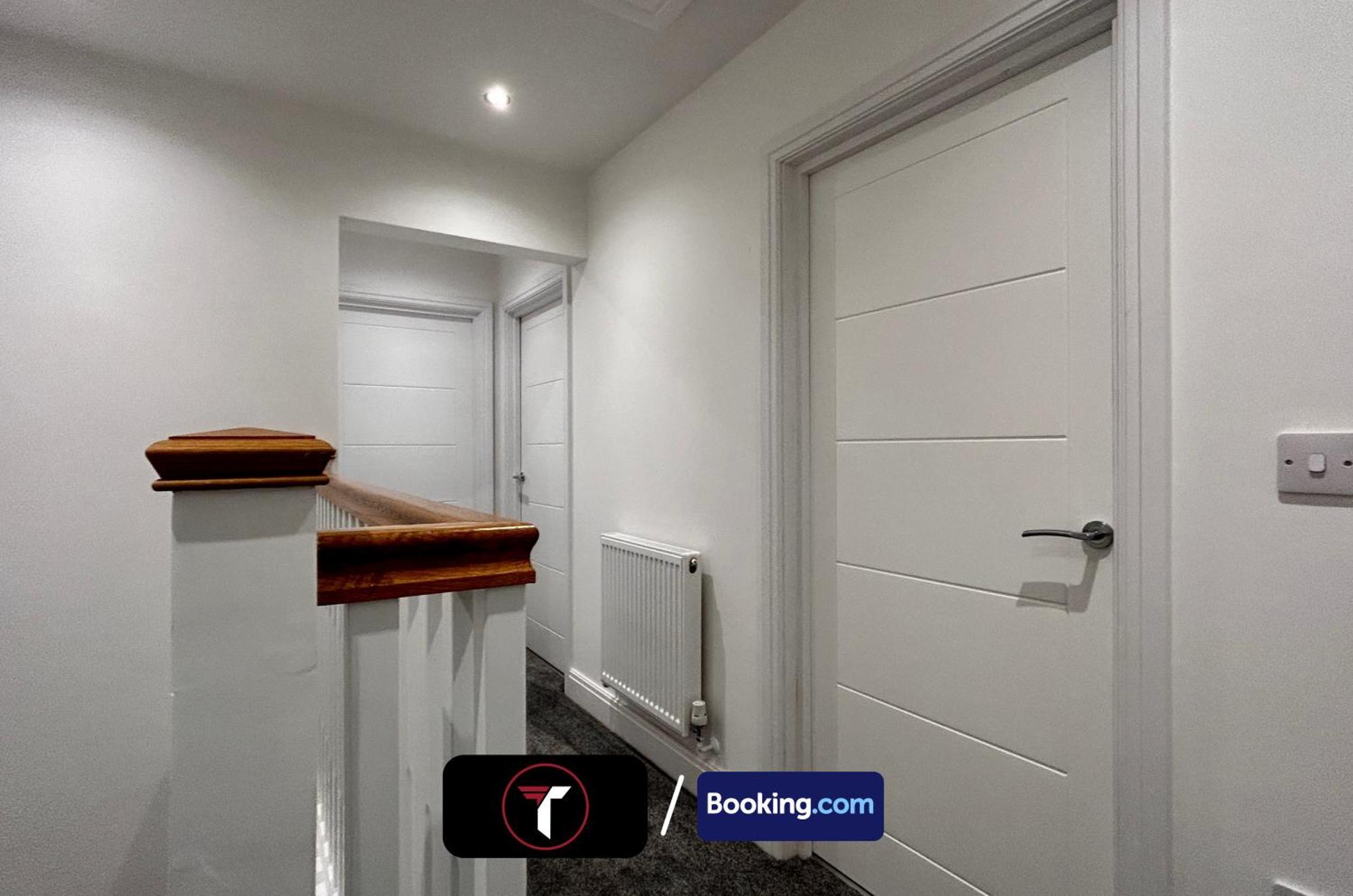 Spacious 4 Bedroom By Tara Stays Short Lets & Serviced Accommodation Aldershot With Free Wifi & Garden Экстерьер фото